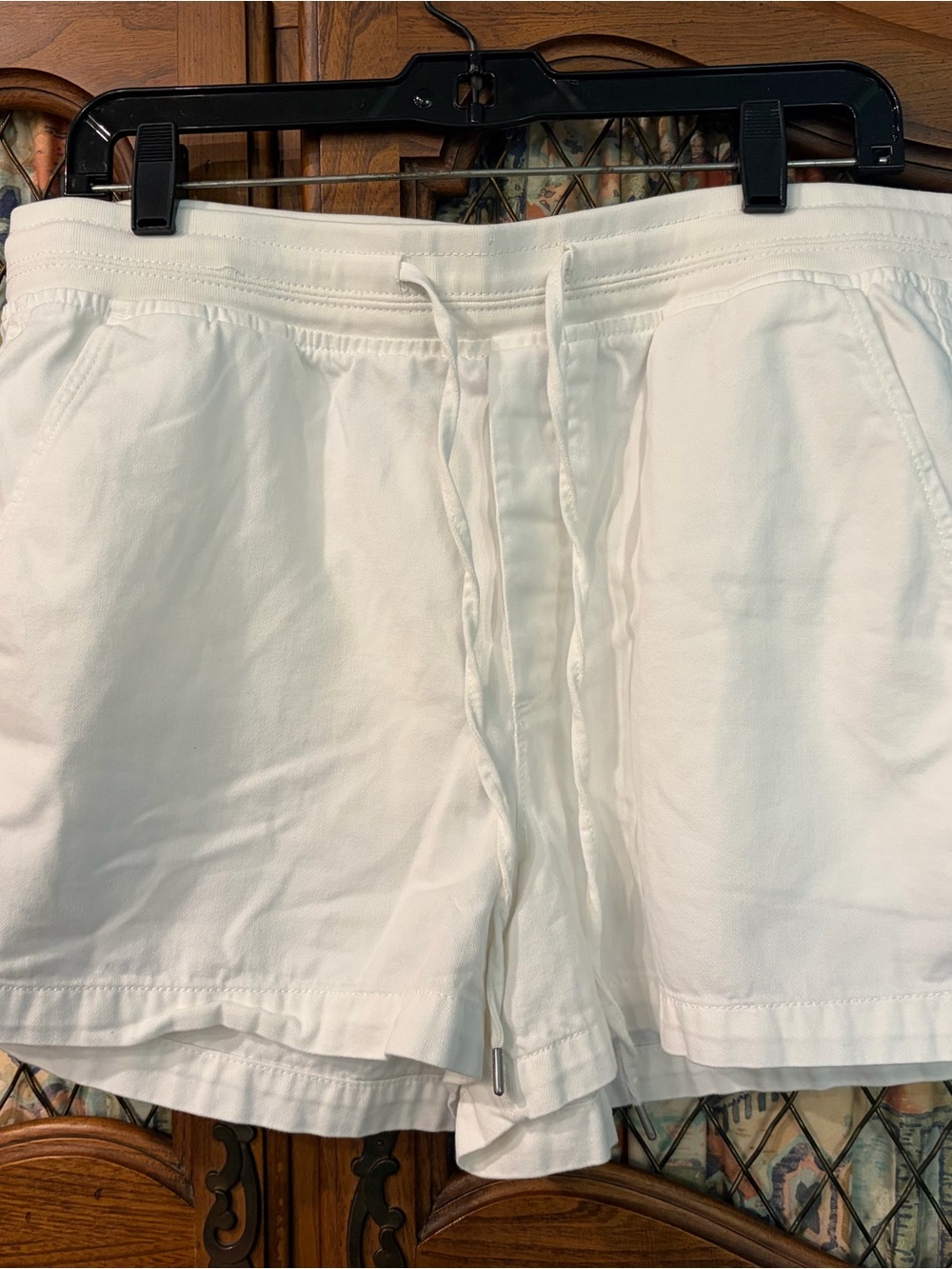 GAP women’s White Drawstring Shorts